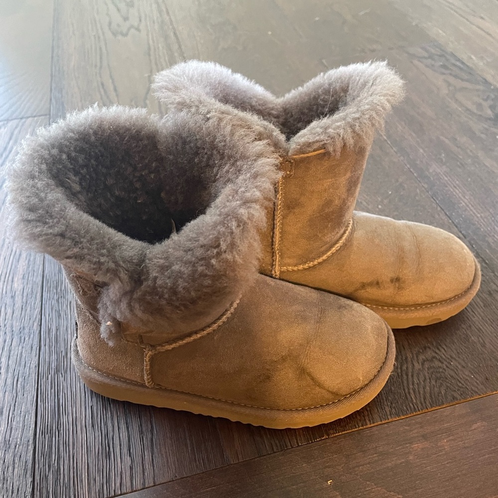 Kids UGG boots size 1